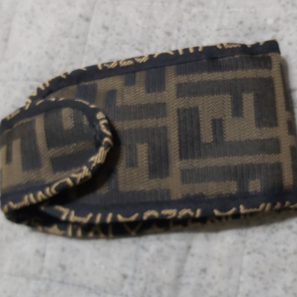 Fendi Cigarette Holder for a belt - Picture 3 of 10